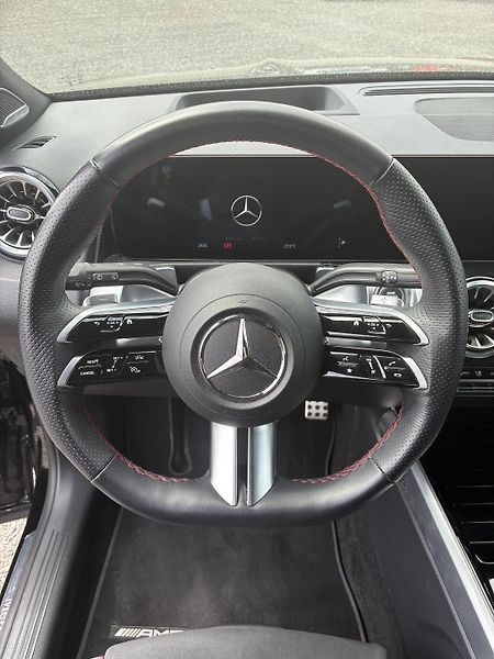 Mercedes-Benz GLB (2025) 200d 4MATIC - fotka 10 z 15