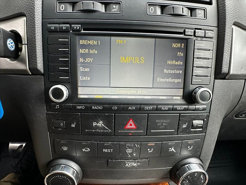Volkswagen Touareg 3,2 V6 177kW-4X4-LPG - fotka 25 z 36