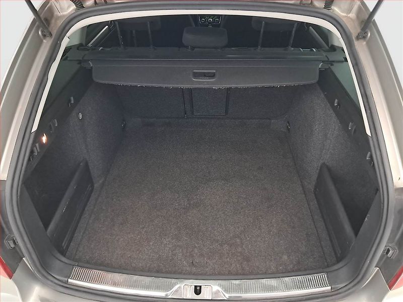 Škoda Superb (2014) Ambition 1.6 TDI, Navi - fotka 14 z 18