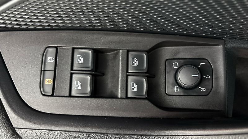 Škoda Octavia 2.0 TDI DSG 4x4 Scout Combi - fotka 22 z 28