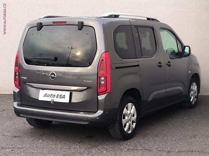 Opel Combo (2019) 1.5CDTi, Life, navi, panor - fotka 4 z 25