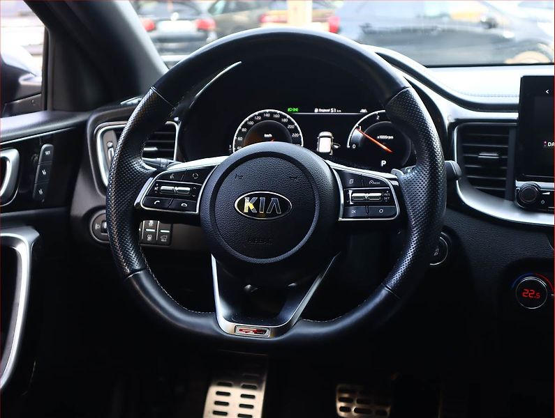 Mercedes-Benz GLA (2014) 220 CDI 4MATIC, 4X4 - fotka 14 z 18