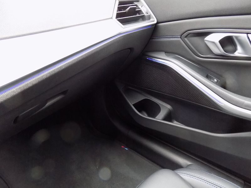 BMW Řada 3 (2020) 320d/xDrive/M-Sport/Full-LED/ - fotka 44 z 47