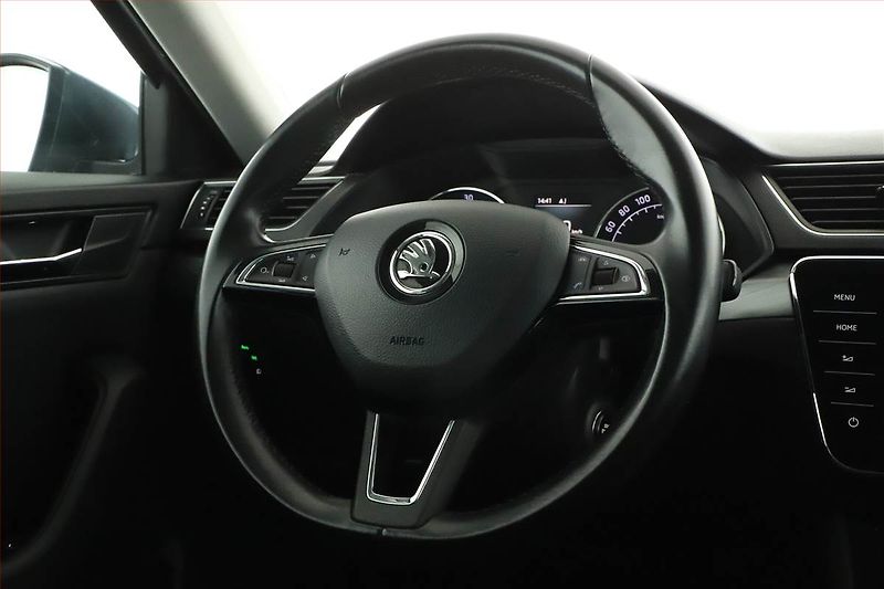 Škoda Superb (2017) 1.6 TDI, Navi, Xenony - fotka 8 z 20