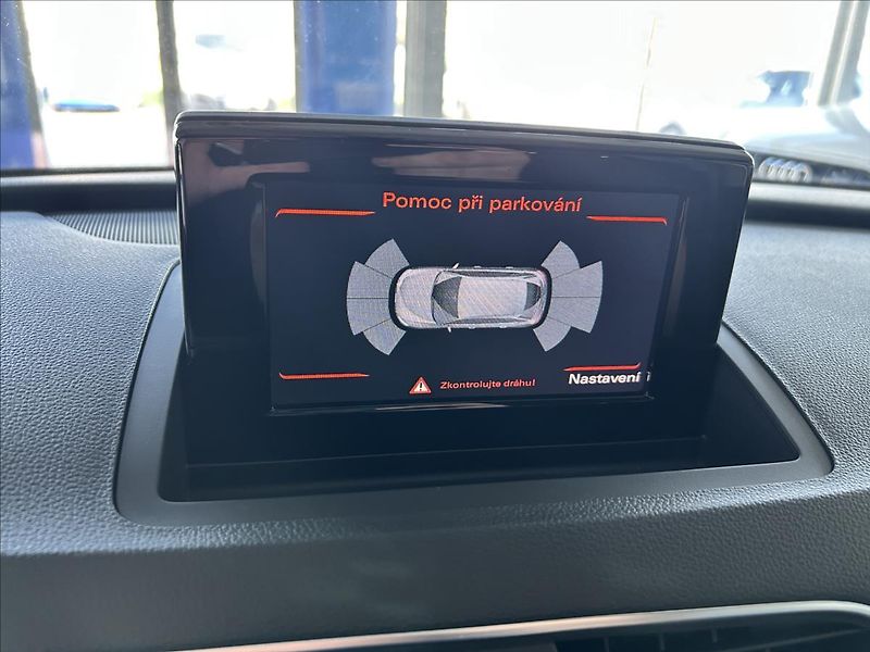 Audi Q3 1,4   TFSI 110kW,1.MAJ,SERVISK - fotka 13 z 24