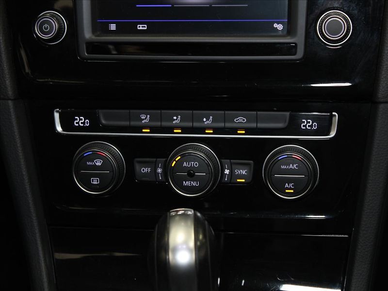 Volkswagen Golf 2,0 TDi 110kW DSG Highline ČR - fotka 12 z 18
