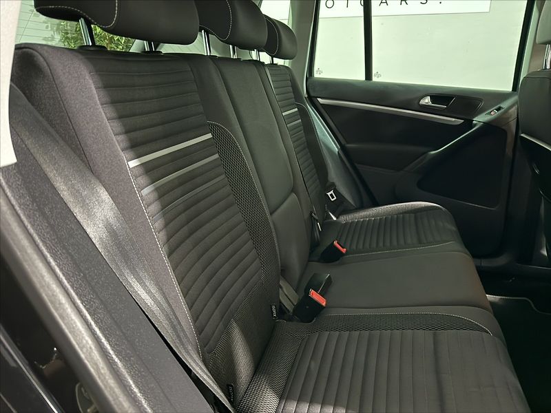 Volkswagen Tiguan 1,4   TSI 90KW CUP VÝHŘEV TOP - fotka 25 z 36