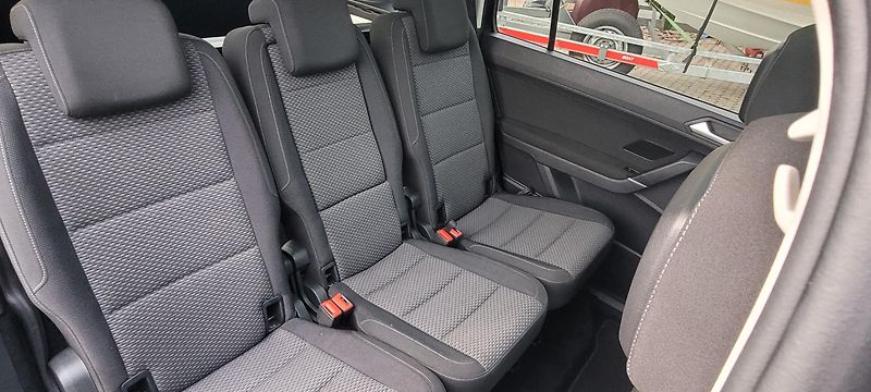 Volkswagen Touran (2016) 1,4TSi 110kW benzín DSG FuLLeD - fotka 14 z 44