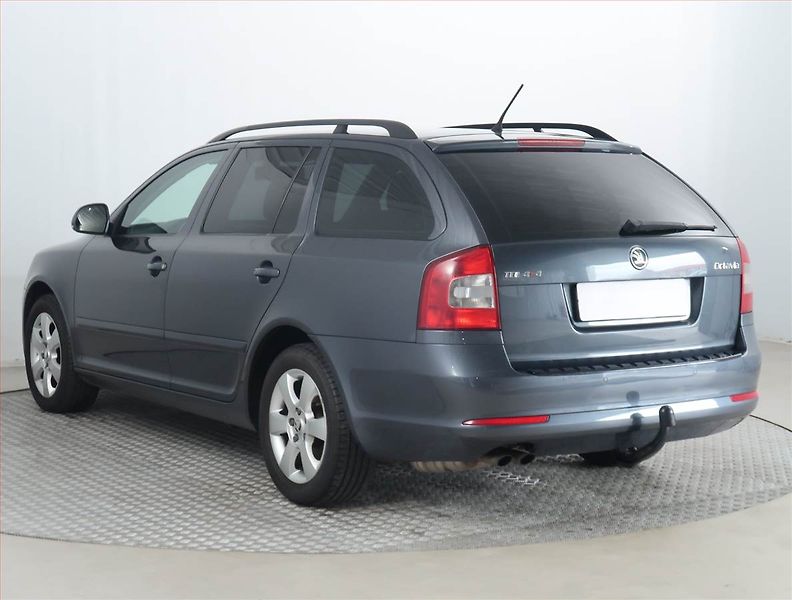 Škoda Octavia (2010) Ambiente 1.6 TDI 4x4, 4X4 - fotka 4 z 17