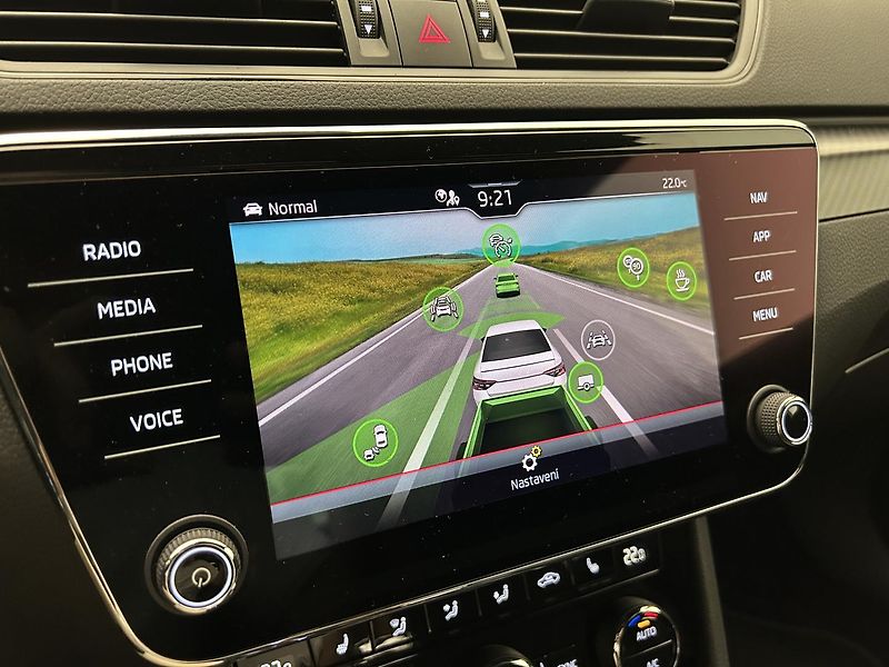Škoda Superb 2.0 TDI 4x4 SportLine - fotka 16 z 31