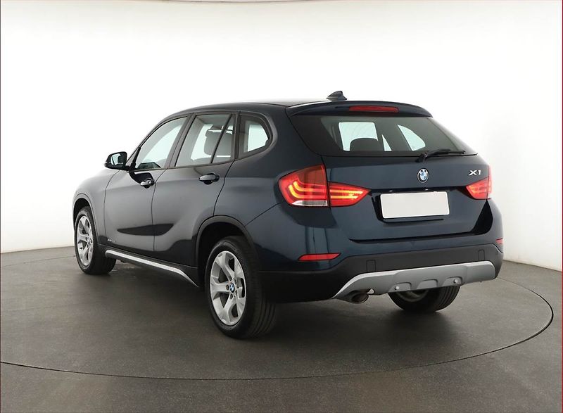 BMW X1 (2015) xDrive18d, 4X4, Automat - fotka 4 z 17
