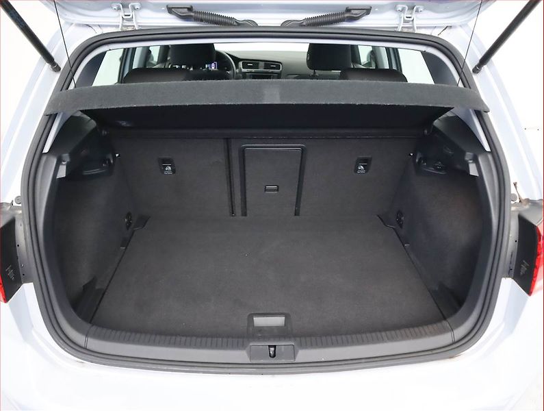 Volkswagen Golf (2018) 1.0 TSI, Tempomat - fotka 14 z 19