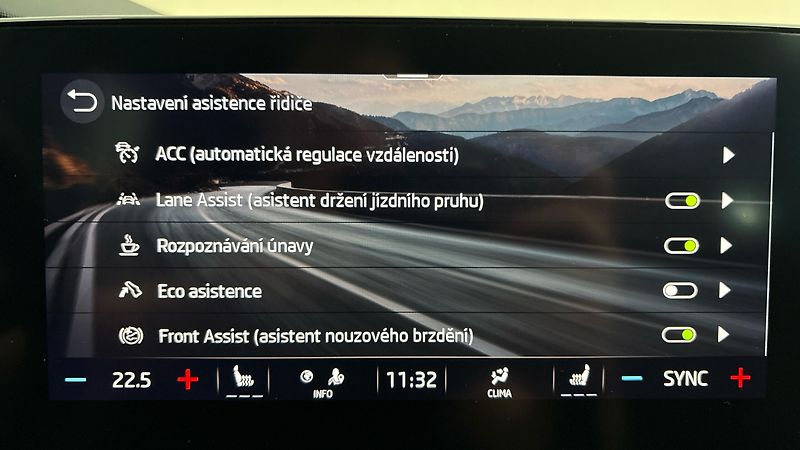 Škoda Octavia 2.0 TDI DSG RS - fotka 25 z 28