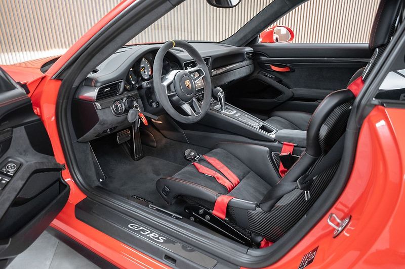 Porsche 911 GT3 RS 4.0 !Najeto 14.885km! - fotka 12 z 49