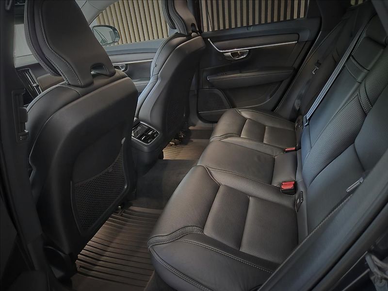 Volvo V90 CC D5 AWD Drive-E Pro POLESTAR - fotka 33 z 46