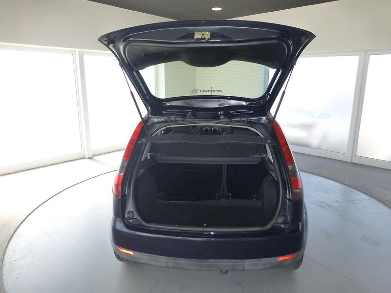 Ford Fiesta (2005) 1,3i-**ALU KOLA***KLIMATIZACE* - fotka 21 z 22