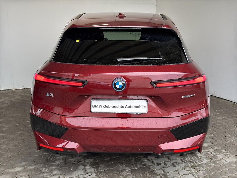 BMW iX xDrive40 Sport Laser 360 ACC T - fotka 4 z 11