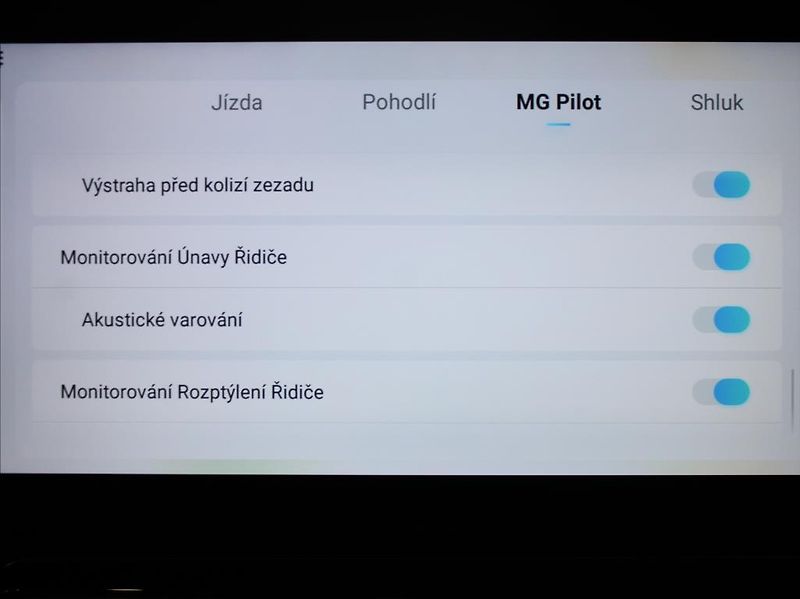 MG HS 1,5 TGI AT Exclusive 16tkm.ČR - fotka 17 z 27