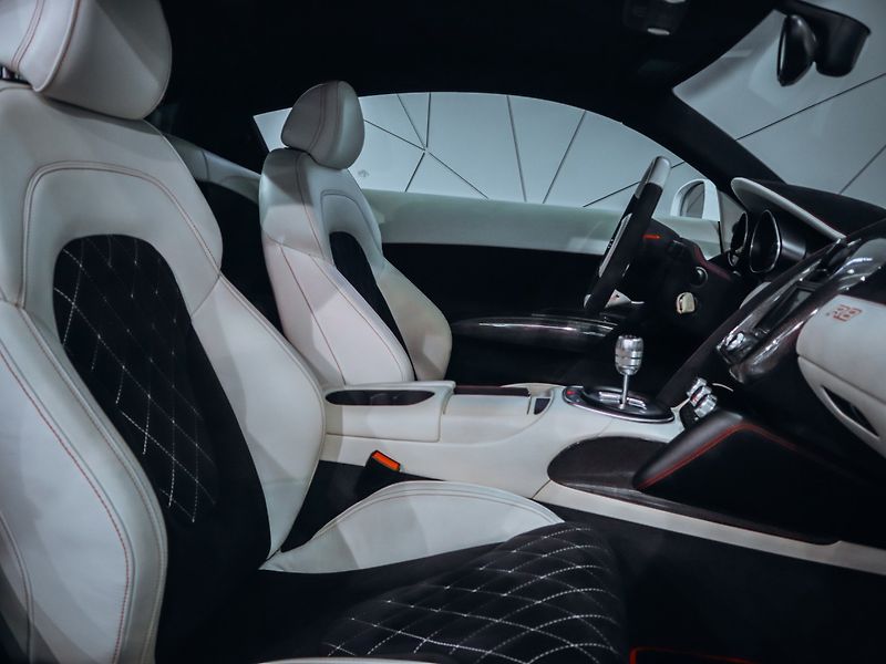 Audi R8 4.2 TFSI Quattro 6MAN - TOP!!! - fotka 26 z 33