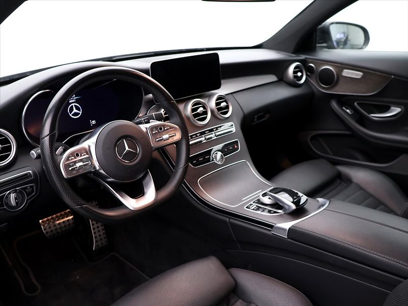 Mercedes-Benz Třídy C 2.0 300d 180kW 4Matic CZ DPH - fotka 22 z 29