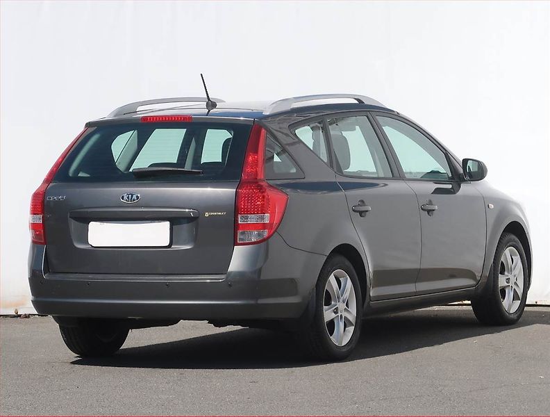 Kia Ceed (2012) 1.4 CVVT, Park. senzory - fotka 5 z 17