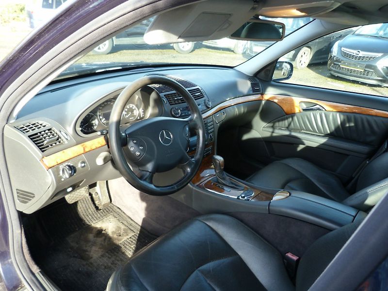 Mercedes-Benz 211 E320 3.2 I - fotka 22 z 23