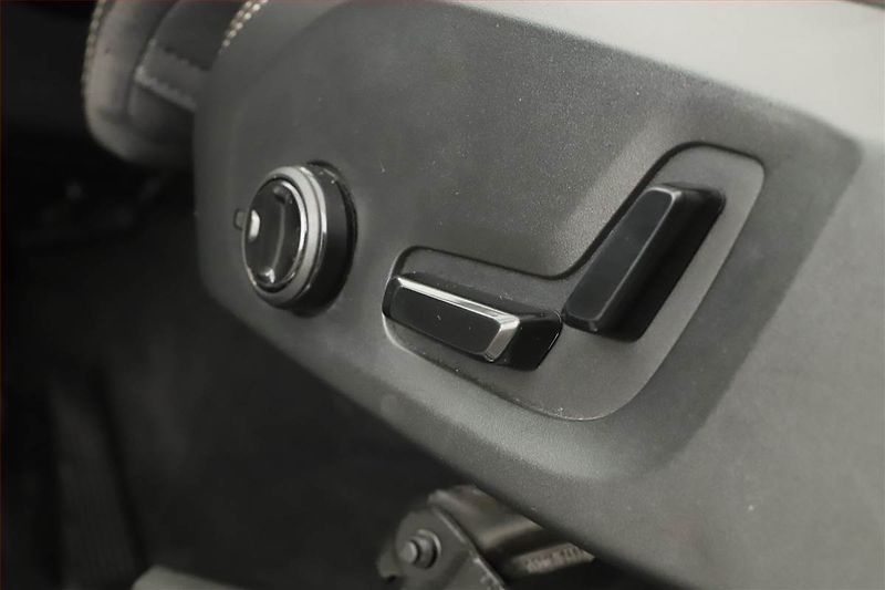 Volvo XC90 (2019) D5 AWD - fotka 29 z 30