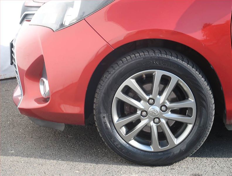 Toyota Yaris (2015) 1.33 Dual VVT-i, Automat, ČR - fotka 15 z 19