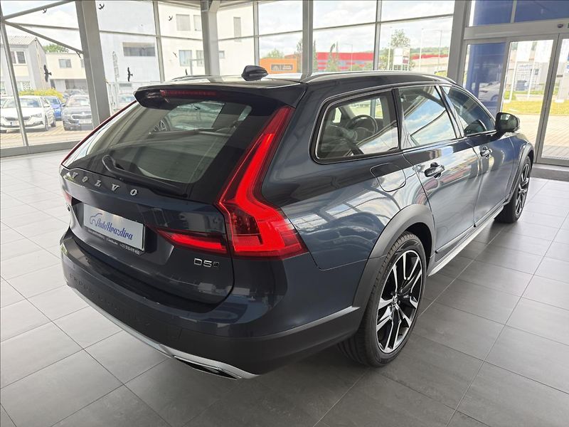 Volvo V90 2,0   173kW,CROSSCOUNTRY,SERVI - fotka 6 z 35