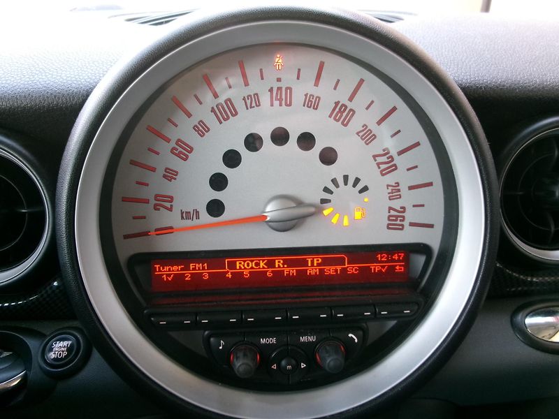 Mini Cooper S (2011) 1,6i AC TEMP ALU 135kW - fotka 19 z 28