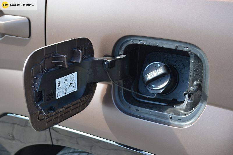 Hyundai Santa Fe 1.6T-GDI PHEV 4WD CALLIGRAPHY - fotka 38 z 73
