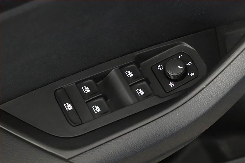 Škoda Karoq (2025) 2.0 TDI, Sportline, Navigace - fotka 18 z 20