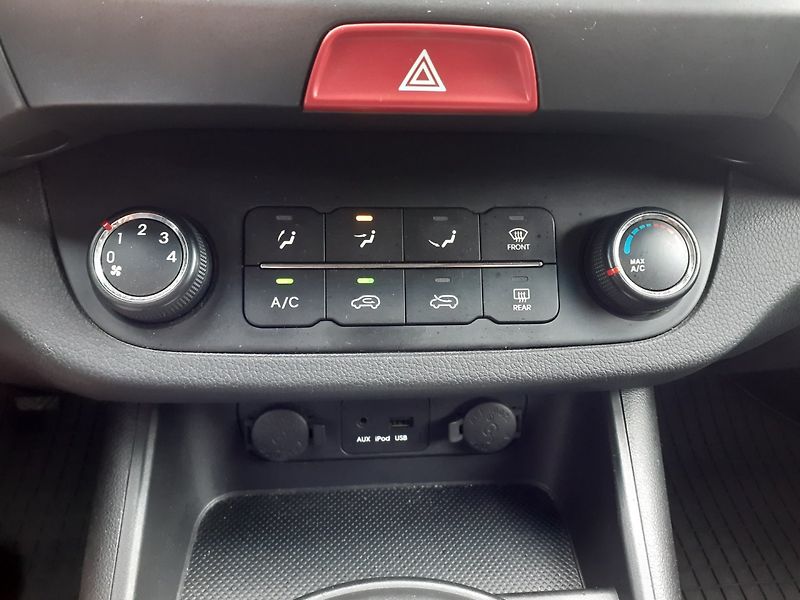 Kia Sportage (2011) 2.0 GDi 4x4 ČR - fotka 10 z 32