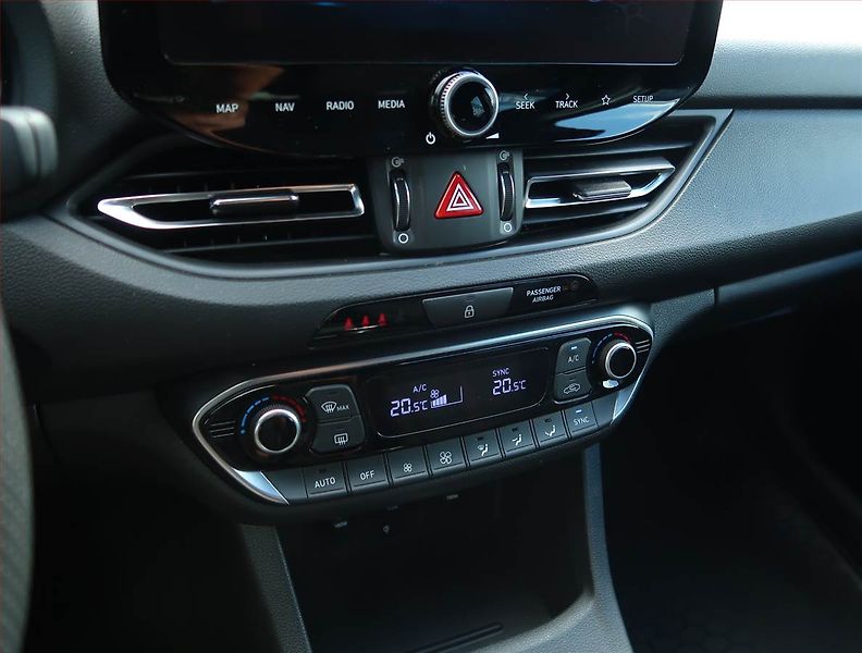 Hyundai i30 (2023) N-Line 1.5 T-GDI - fotka 15 z 19