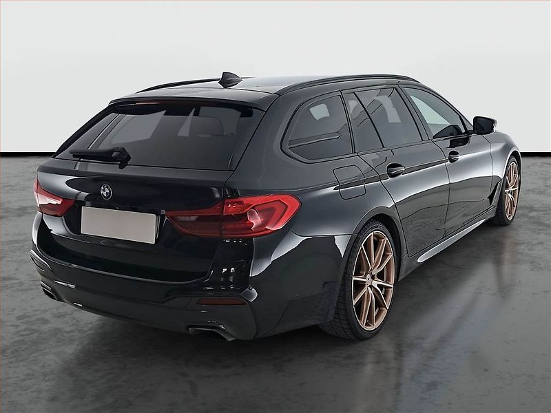 BMW Řada 5 (2018) M Sport 530d xDrive - fotka 5 z 25