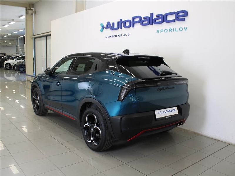 Alfa Romeo Junior 1,2 Hybrid 145k.PANO.El.sed.ČR - fotka 3 z 13