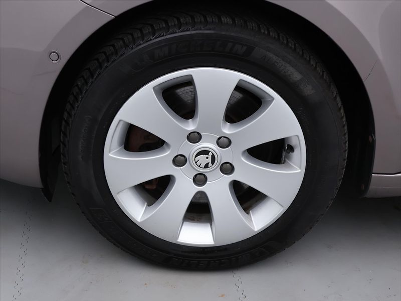 Škoda Superb 2,0 TDI 103kW DSG Elegance - fotka 24 z 31