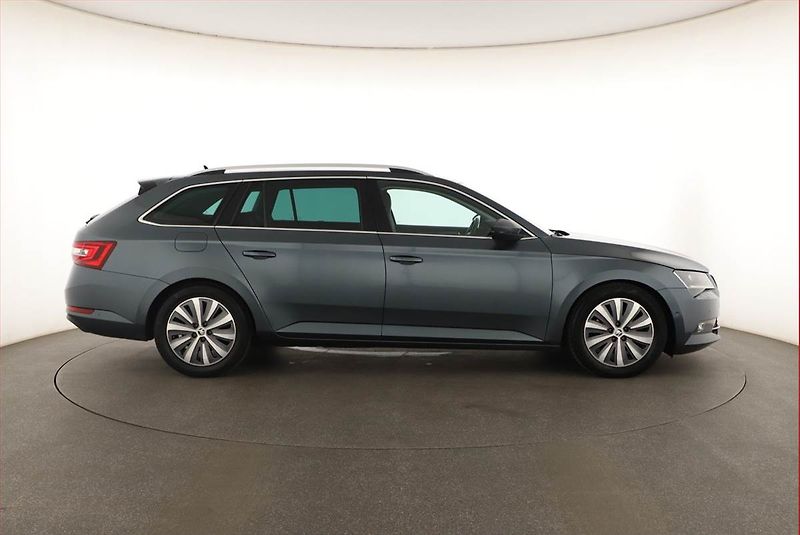 Škoda Superb (2017) 1.6 TDI, Navi, Xenony - fotka 6 z 20