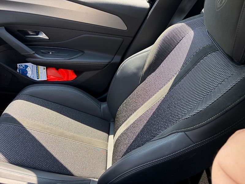 Peugeot 408 GT TOP VÝBAVA - fotka 17 z 19