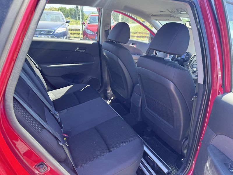 Hyundai i30 1.4i, 2012, 1.Majitel - fotka 14 z 16