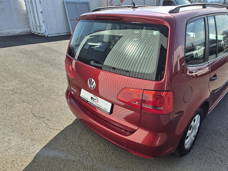 Volkswagen Touran (2012) - fotka 13 z 15