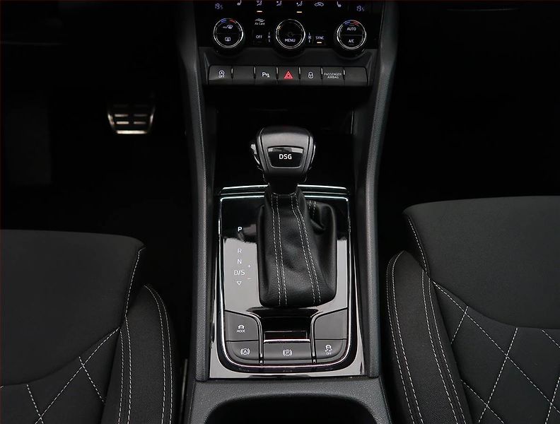 Škoda Karoq (2021) Sportline 1.5 TSI, digi klima - fotka 13 z 27