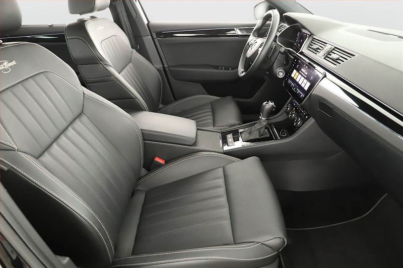 Škoda Superb (2023) Laurin&Klement 2.0 TDI - fotka 7 z 21