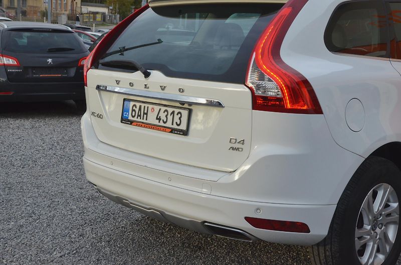 Volvo XC60 (2017) // REZERVOVÁNO //  - fotka 9 z 38
