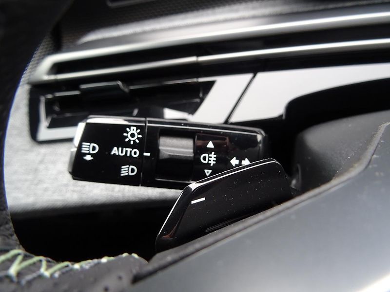 Peugeot 5008 (2024) e-GT 157 kW/210k (Bat. 73kWh) - fotka 18 z 60