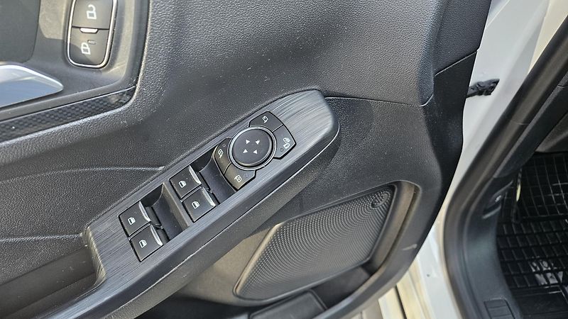 Ford Kuga (2021) 2.0 EB 140kW ST-line 4x4 AT8  - fotka 17 z 36