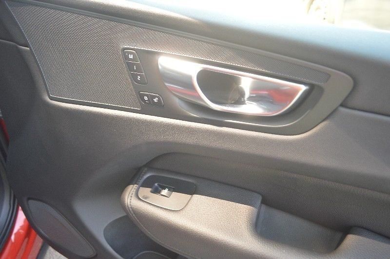 Volvo XC60 D4 AWD 2.4 INSCRIPTION (automa - fotka 13 z 28