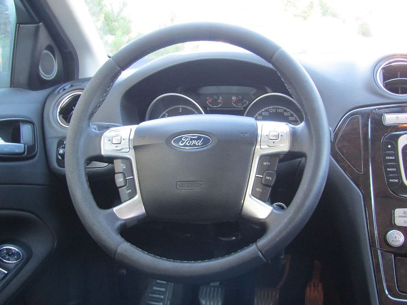 Ford Mondeo (2008) 2.0 TDCi GHIA 1.MAJITEL - fotka 16 z 43