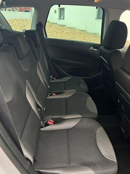 Peugeot 308 SW Exclusive 1.6HDi 82kW - fotka 14 z 14