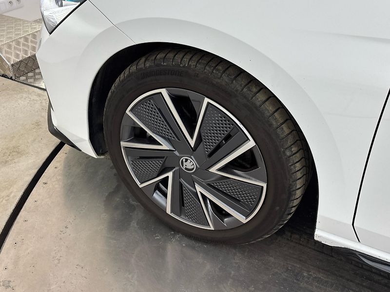 Škoda Superb Sportline 4x4 DSG - fotka 29 z 30